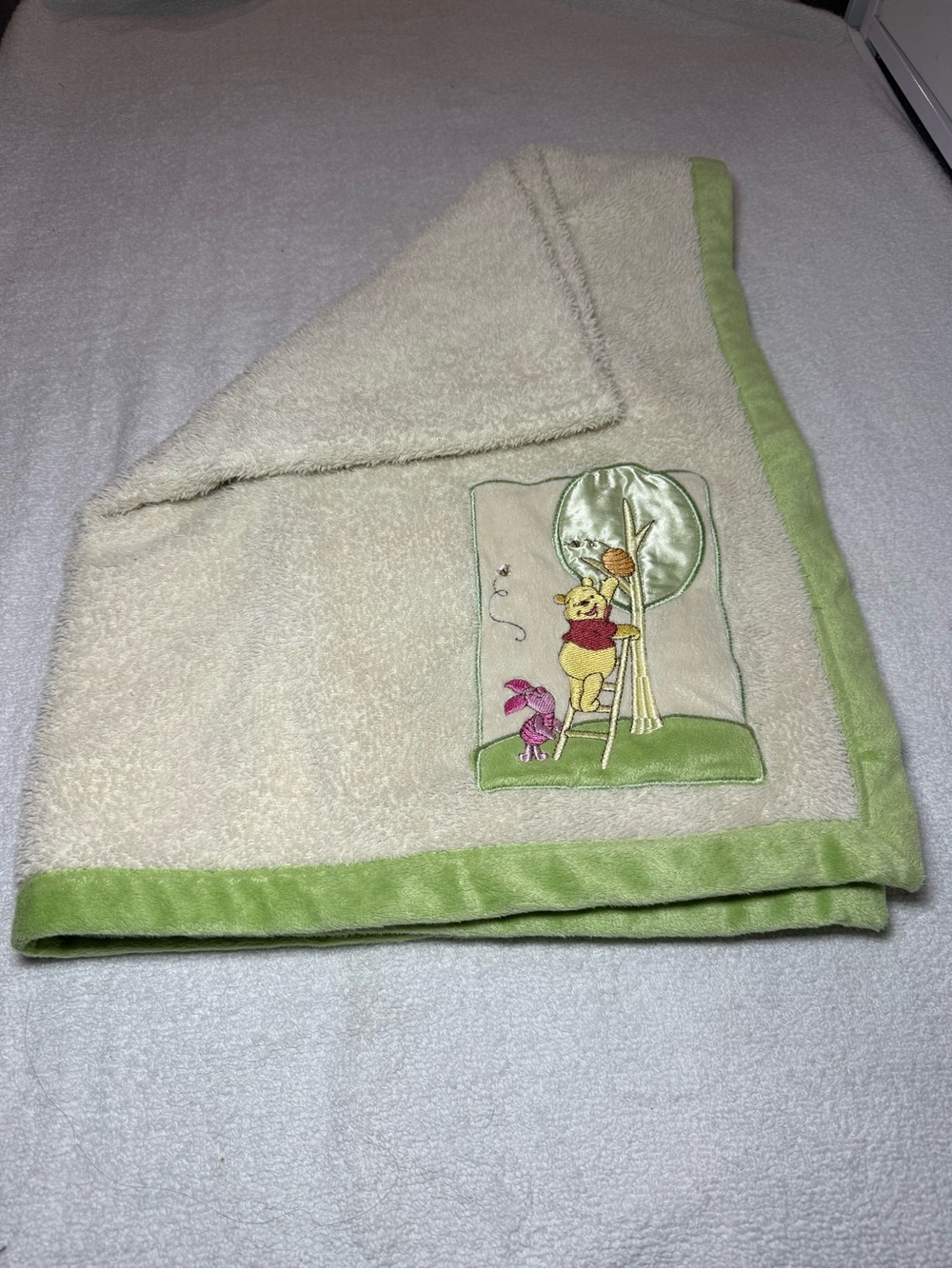VTG Disney Baby Winnie The Pooh Piglet Satin Tree Bee Hive Ladder Blanket Green